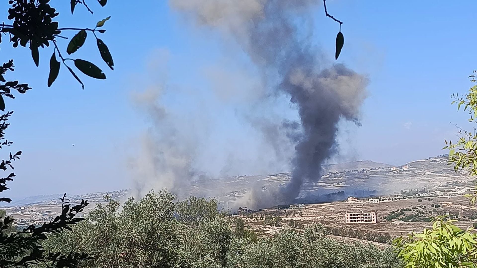 تفجيرات إسرائيلية ضخمة جنوبًا وتحليق فوق بيروت